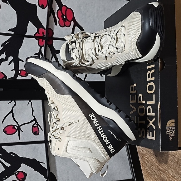 The North Face Activist Mid Futurelight Hiking Boots 11 NWB - Picture 7 of 9